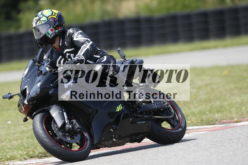 /27 12.06.2025 Ducati Schweiz Trackday Warmup  ADR/blau-bleu/3